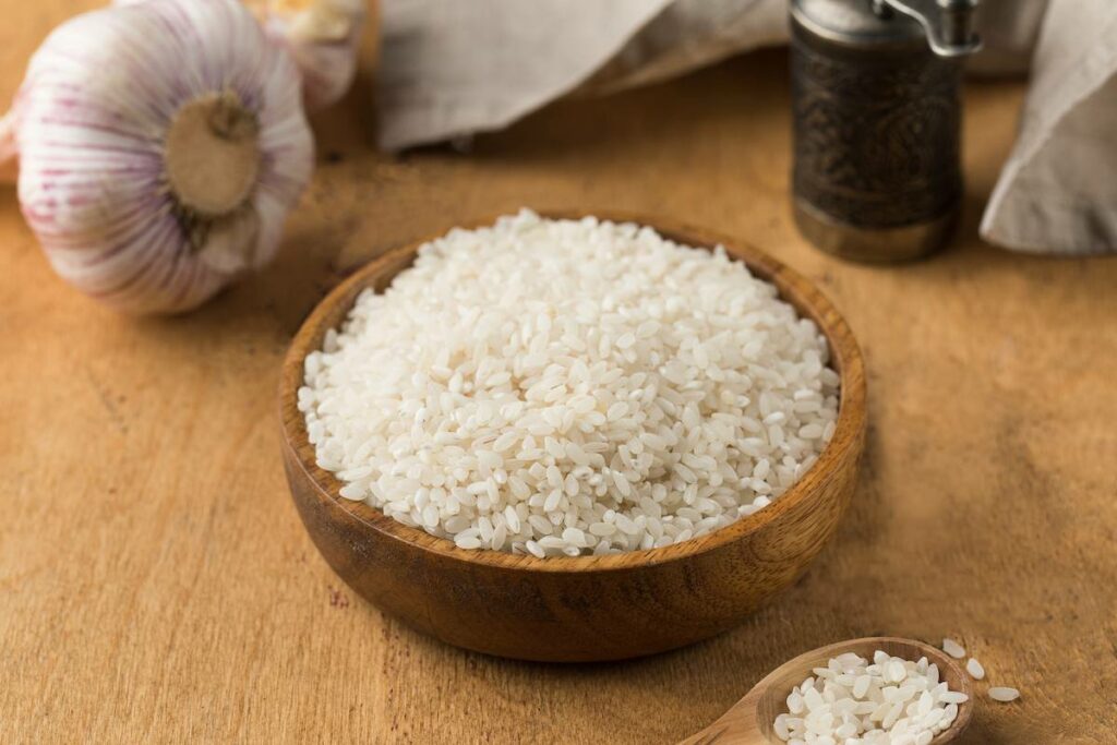 Cómo incorporar el arroz a la paella
