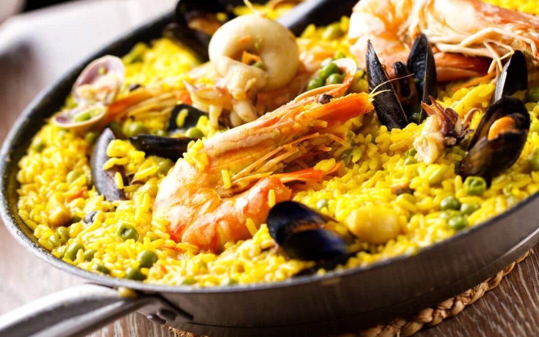 El mejor picoteo para acompañar tu paella ¡Opciones clásicas y creativas!