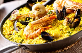 El mejor picoteo para acompañar tu paella ¡Opciones clásicas y creativas!