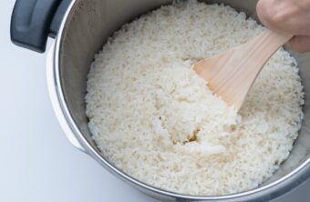 Cómo hacer arroz blanco en olla rápida: guía paso a paso