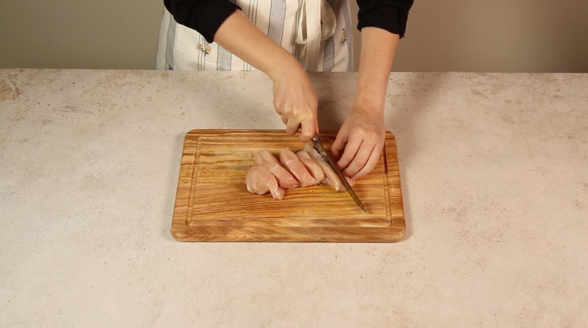 Delicioso pollo al curry con arroz basmati o largo: una receta fácil y sabrosa