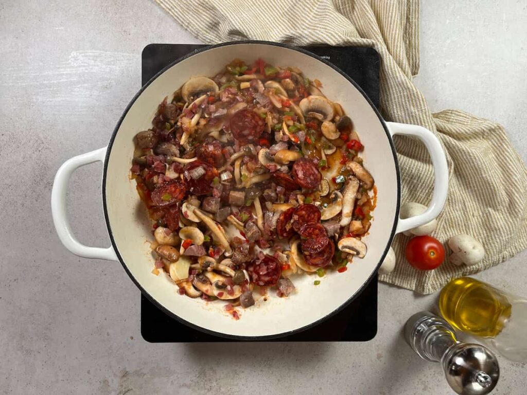 Receta de Arroz de Montaña con Setas. Paso 6: agregar la carne