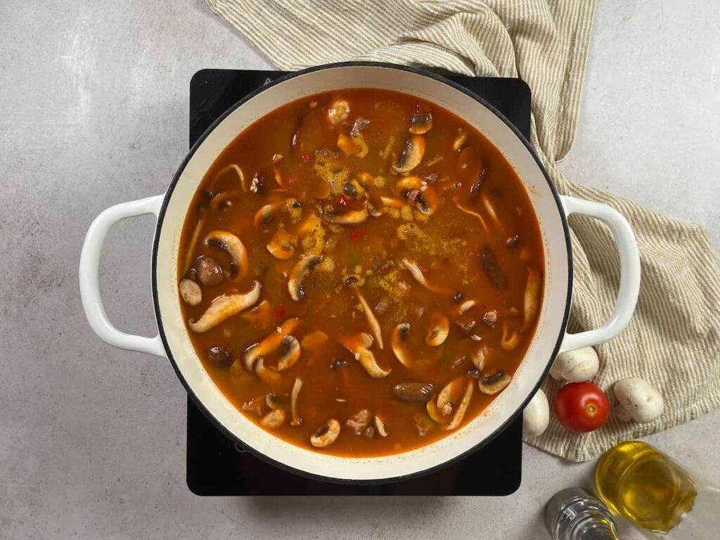 Receta de Arroz de Montaña con Setas. Paso 8: añadir el caldo