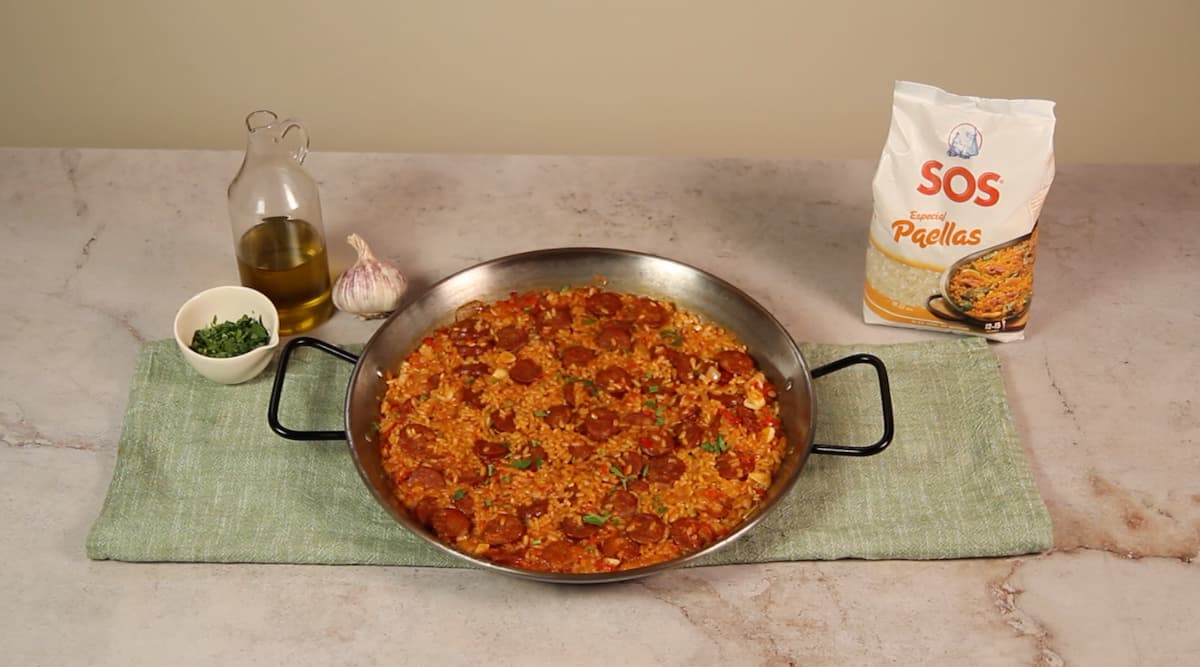 Paella con chorizo