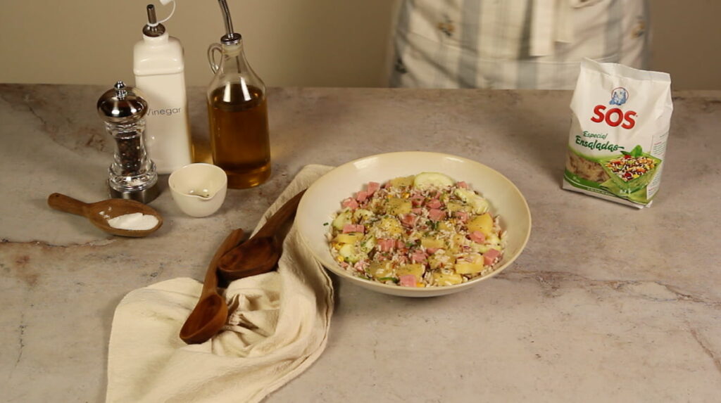 Receta de ensalada de arroz fría. Paso 4: aliñar