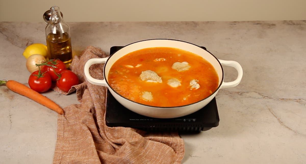 Pollo guisado con arroz: ¡una delicia para disfrutar en casa!