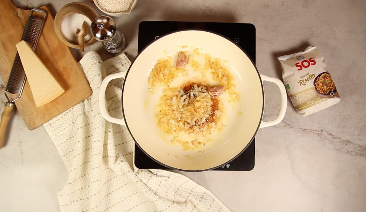 Risotto con Arroz Bomba: Receta Exquisita y Cremosa para Disfrutar en Casa