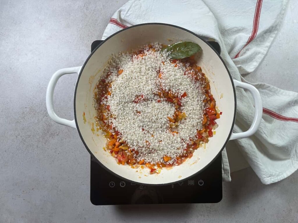 Receta Alubias negras con arroz. Paso 3: añadir el arroz