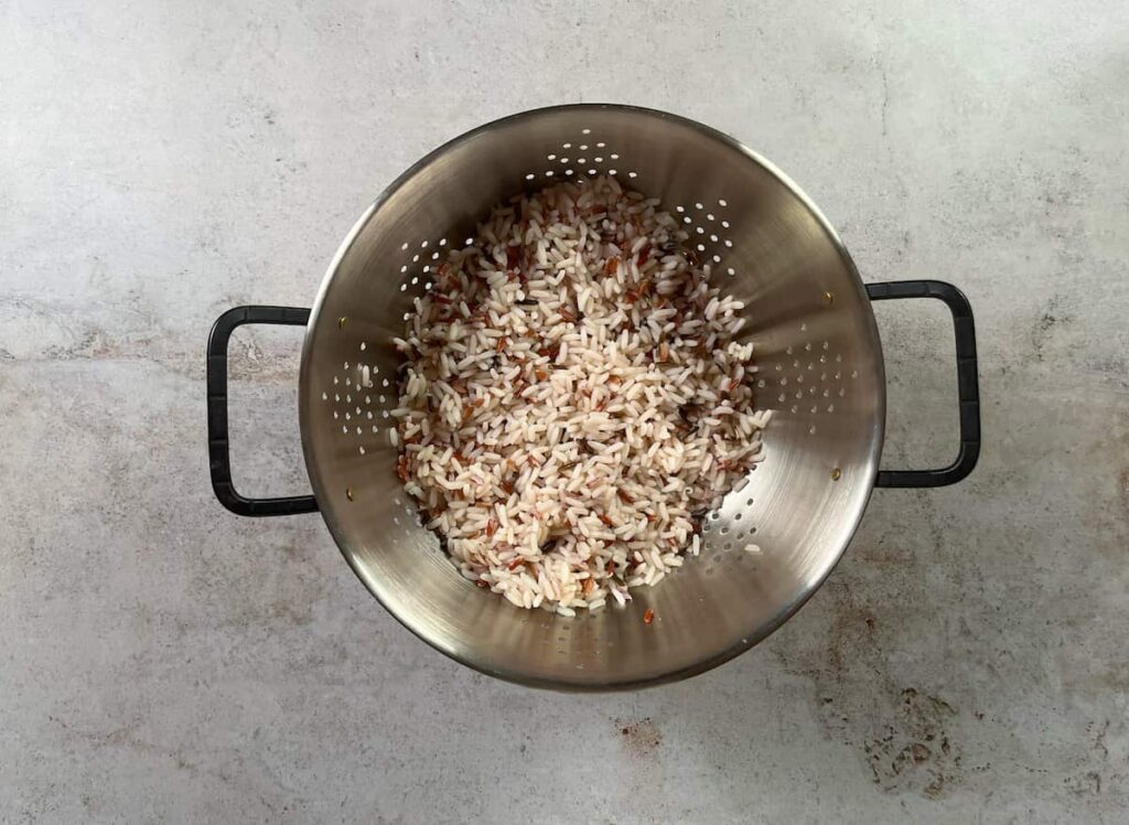 Receta de ensalada de arroz fría. Paso 2: cocer el arroz