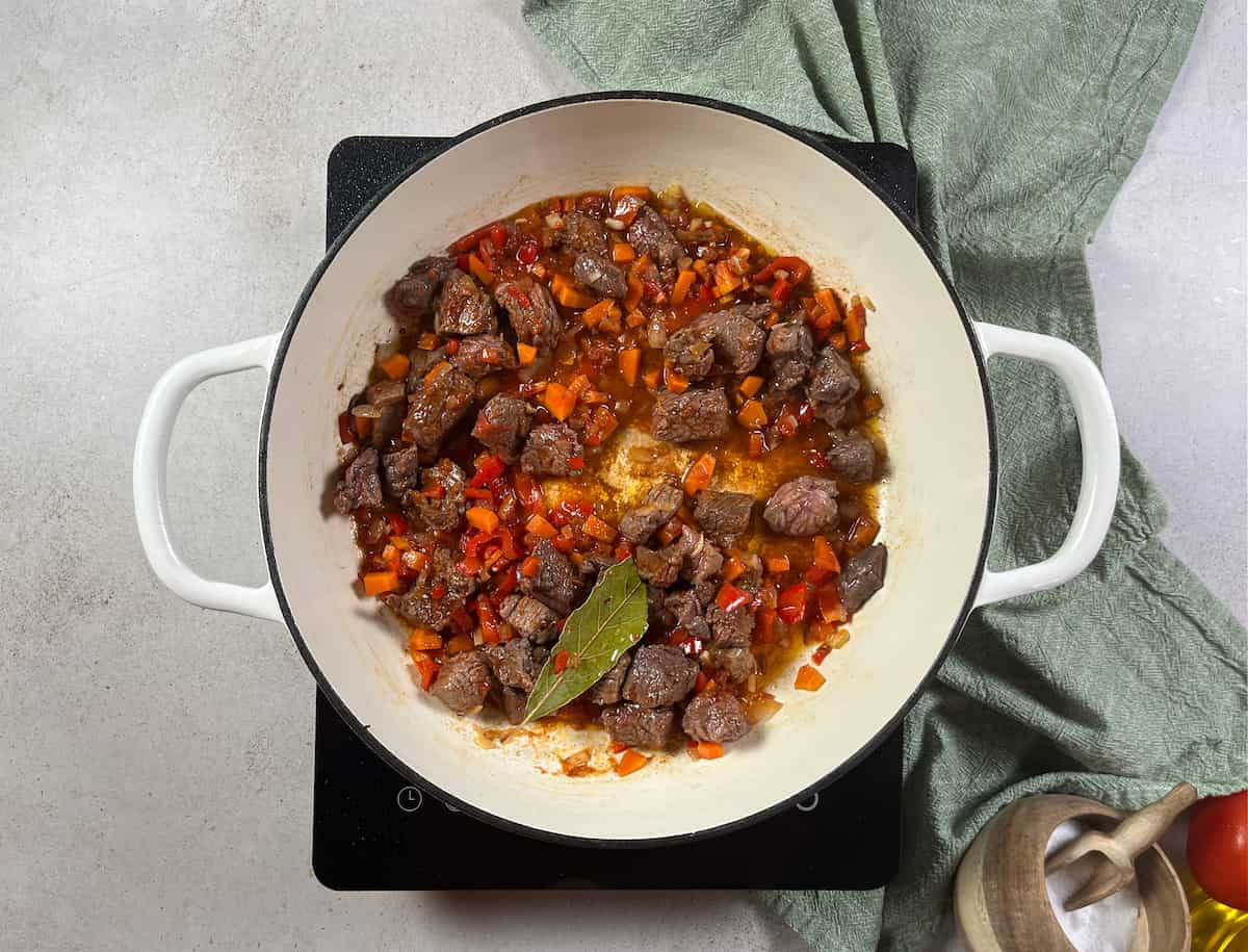 Arroz guisado con carne: Receta fácil y sabrosa