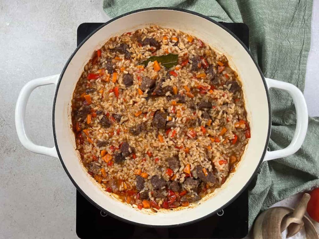 Receta Arroz con carne guisada. Paso 6: dejar reposar