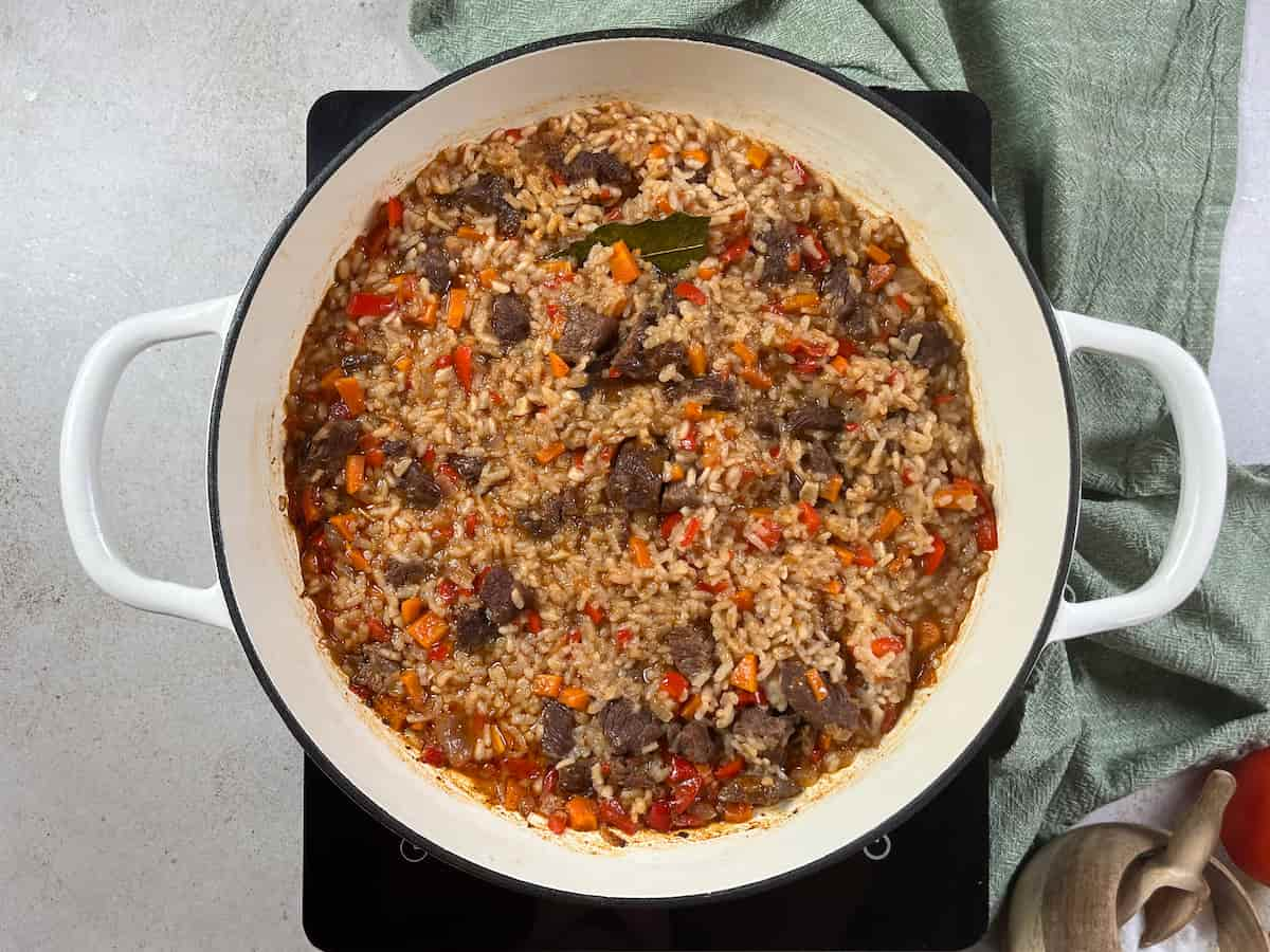 Arroz guisado con carne: Receta fácil y sabrosa