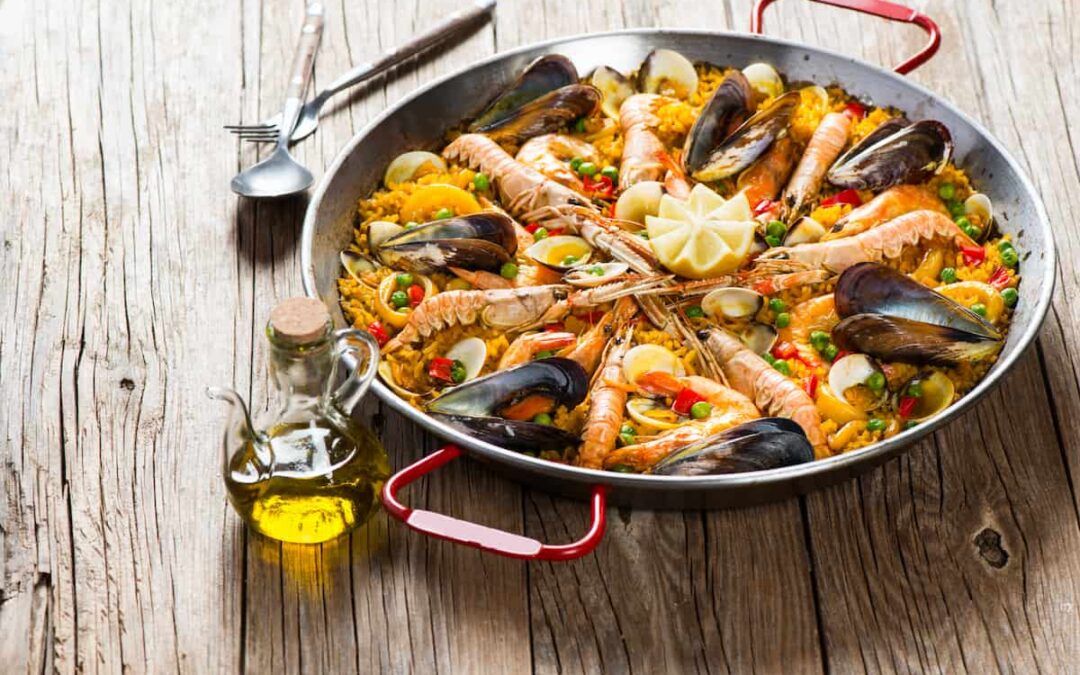 El secreto de la paella de marisco: proporción correcta de caldo y arroz