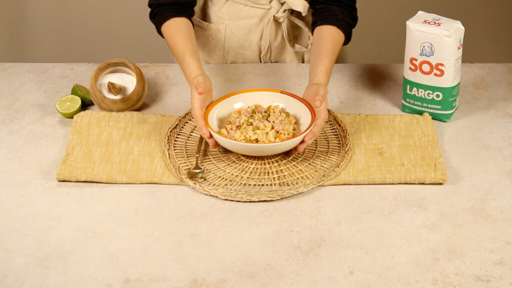 Receta de Arroz tres delicias. Paso: Emplatar para comer