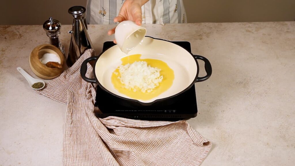 Arroz con maíz. Paso 2: Sofreír