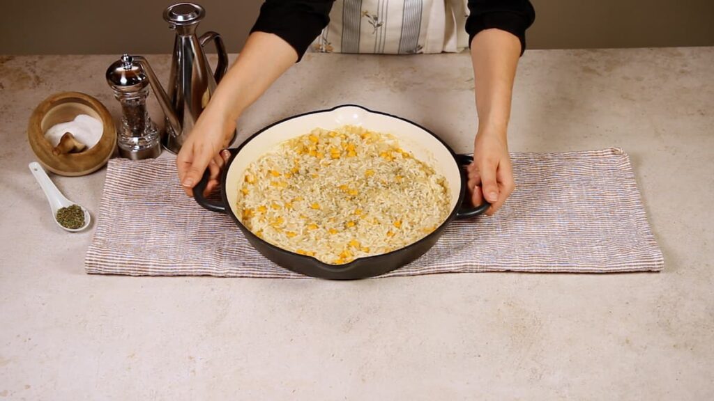 Arroz con maíz. Paso 6: Agregar el arrozDejar reposar
