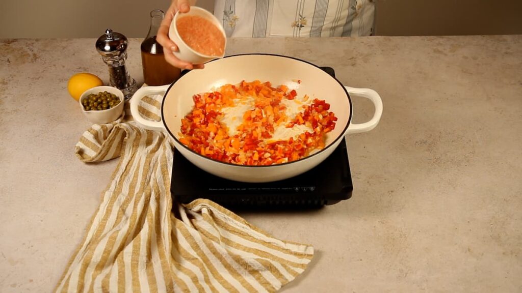 Arroz con picadillo. Paso 2: Sofreír