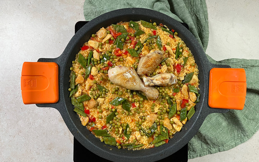 ¿Se tapa la paella al cocinar? Desvelamos el misterio
