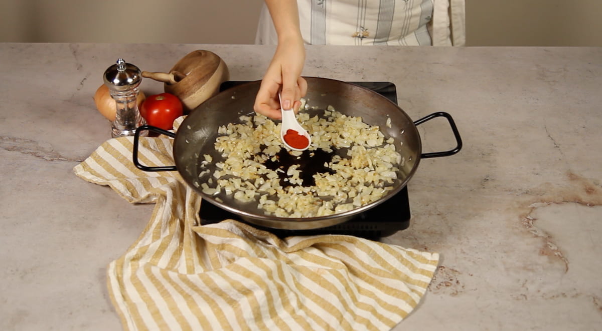 Receta de fideuá con fideos finos: Delicioso plato mediterráneo