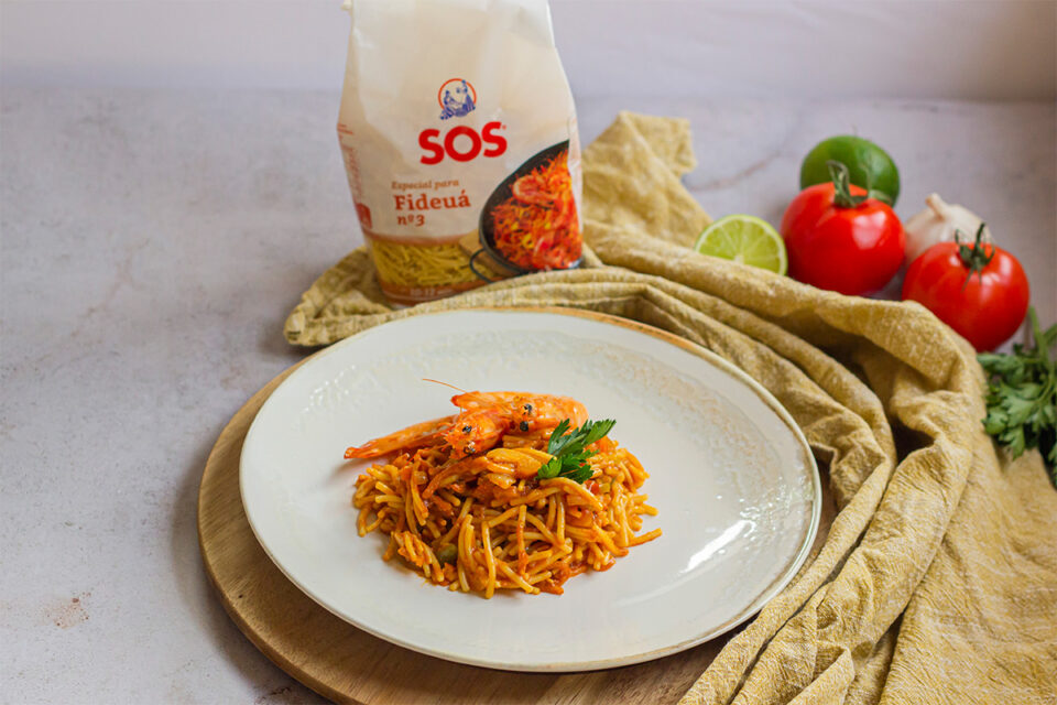 Fideuá de langostinos deliciosa y fácil de hacer