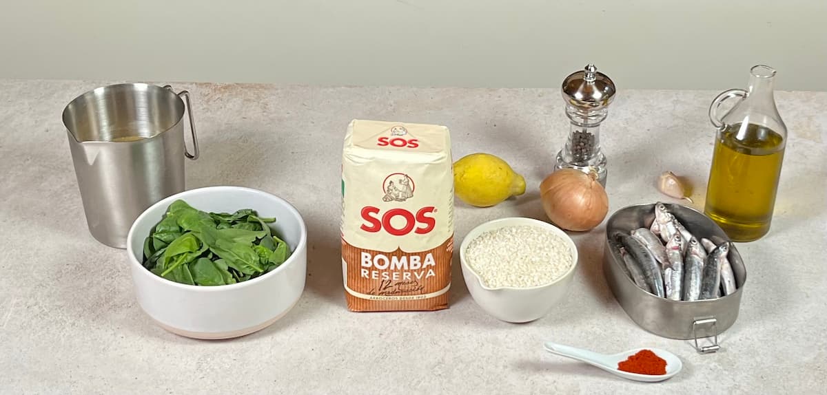 Arroz con boquerones y espinacas: Una combinación perfecta de mar y tierra