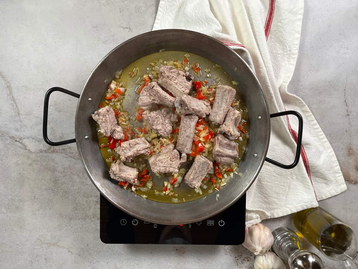 Fideuá con costilla: Receta con sabor tradicional