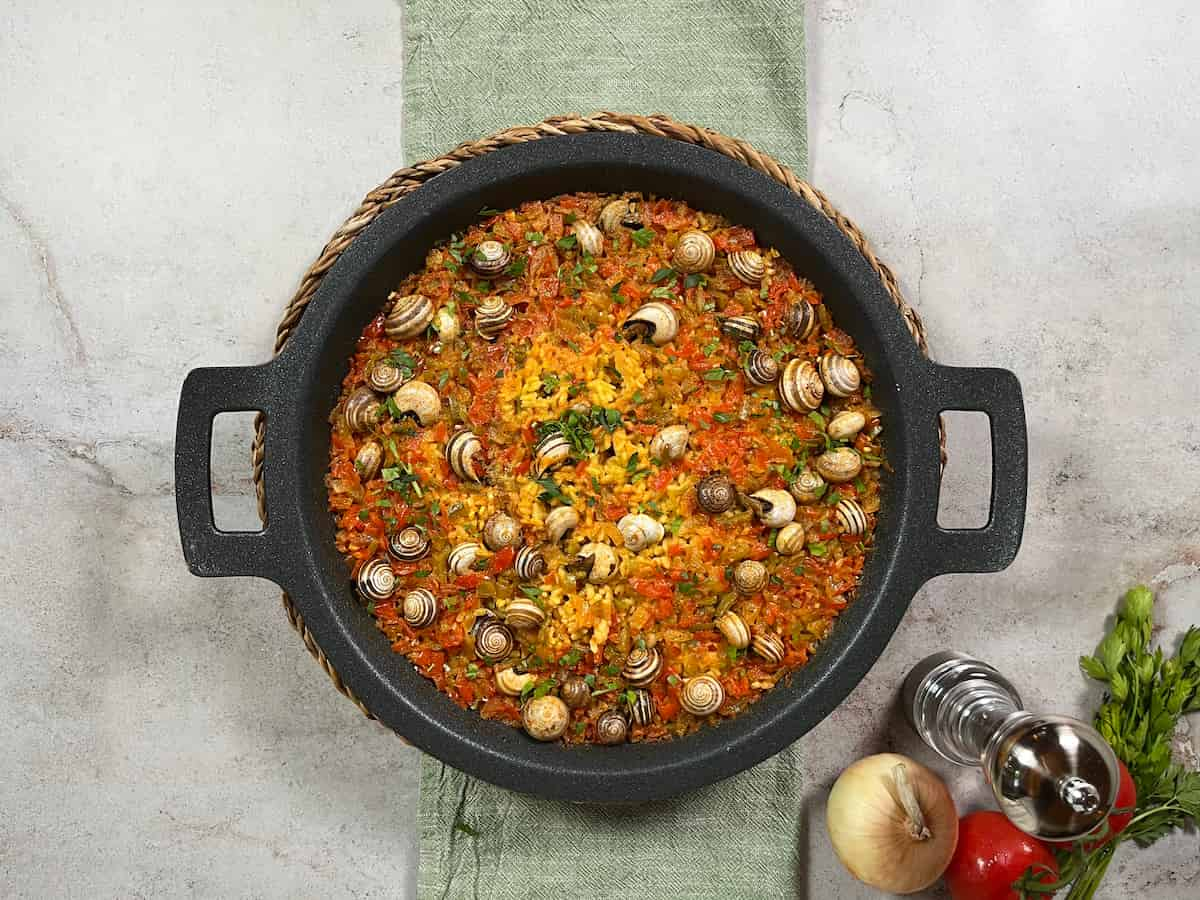 Paella con Caracoles – Receta Tradicional Paso a Paso