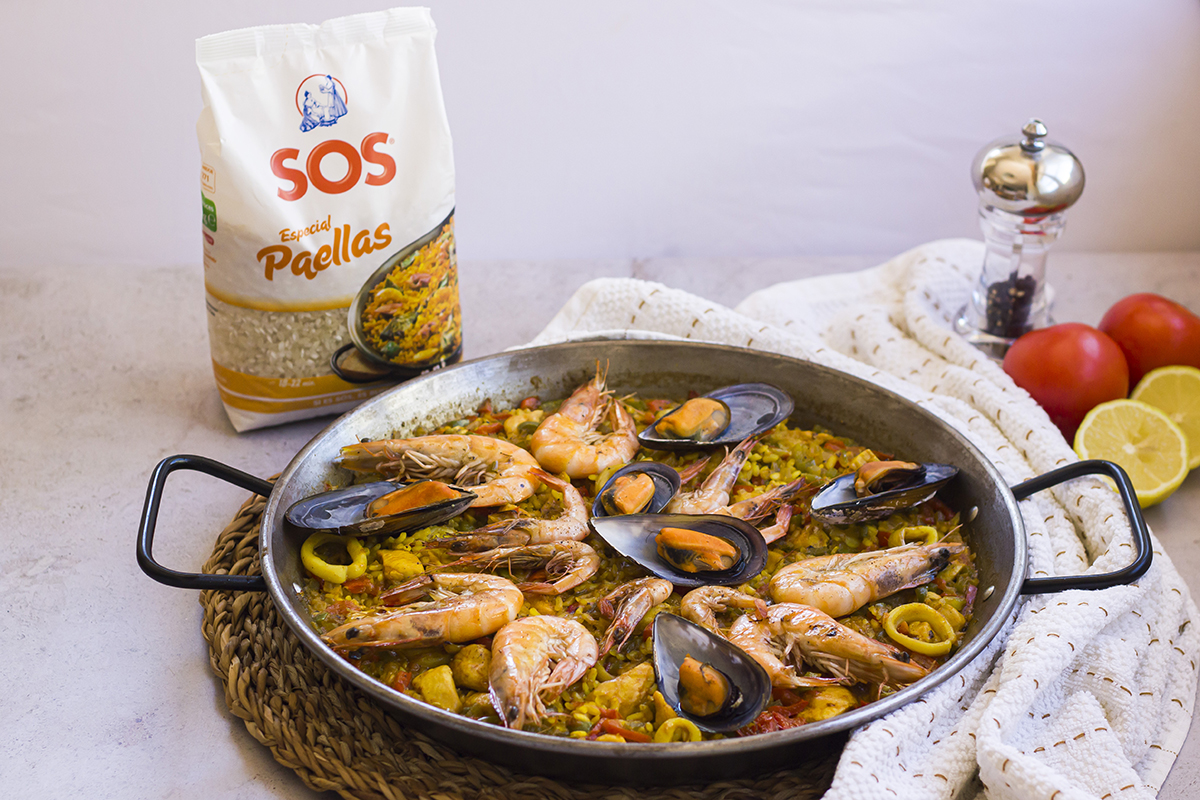 Paella con pollo y marisco
