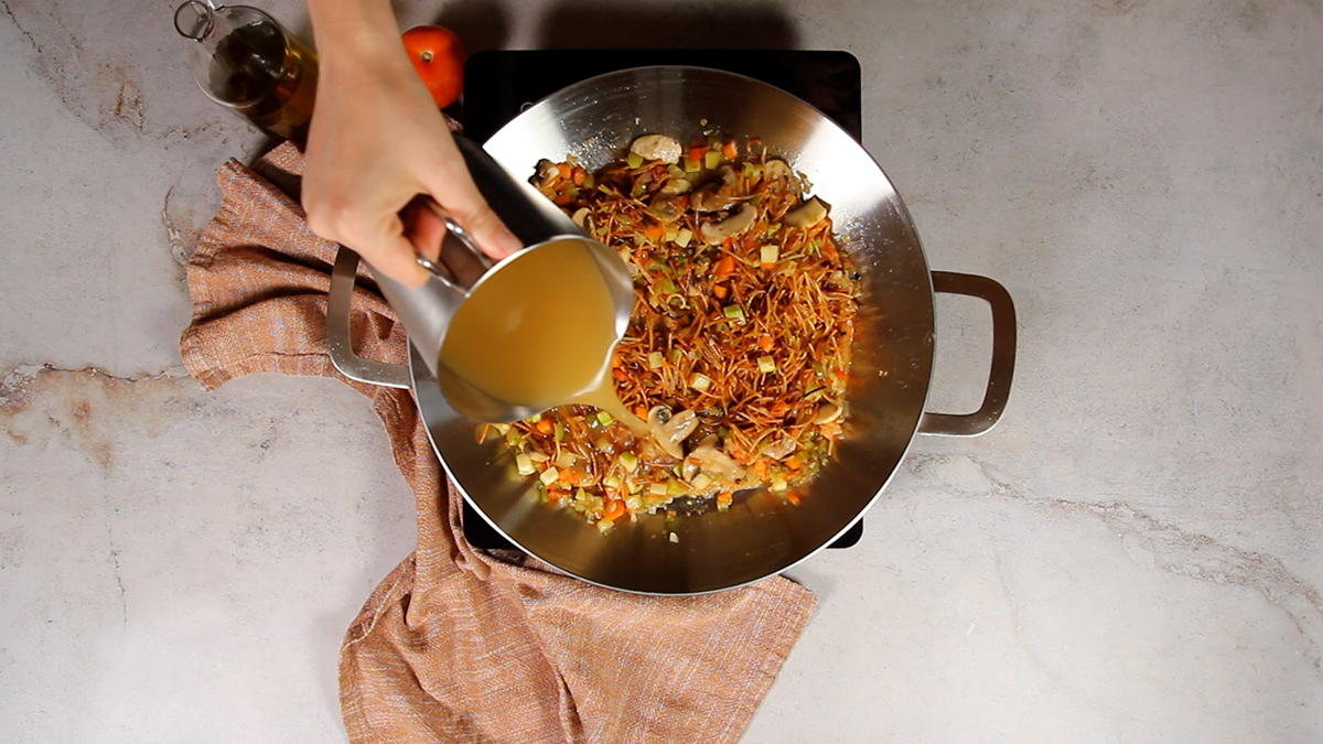 Fideuá con verduras: una receta llena de sabor y salud