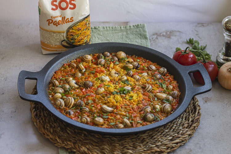 Foto de Paella con Caracoles – Receta Tradicional Paso a Paso