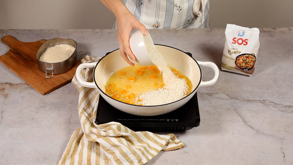 risotto de calabaza-paso 3 agregar arroz