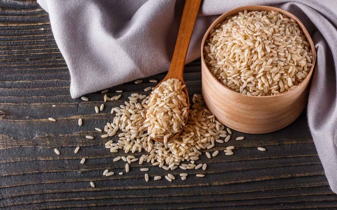 ¿De dónde sale el arroz integral?: descubre su origen y beneficios