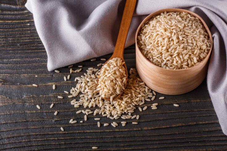 ¿De dónde sale el arroz integral?: descubre su origen y beneficios
