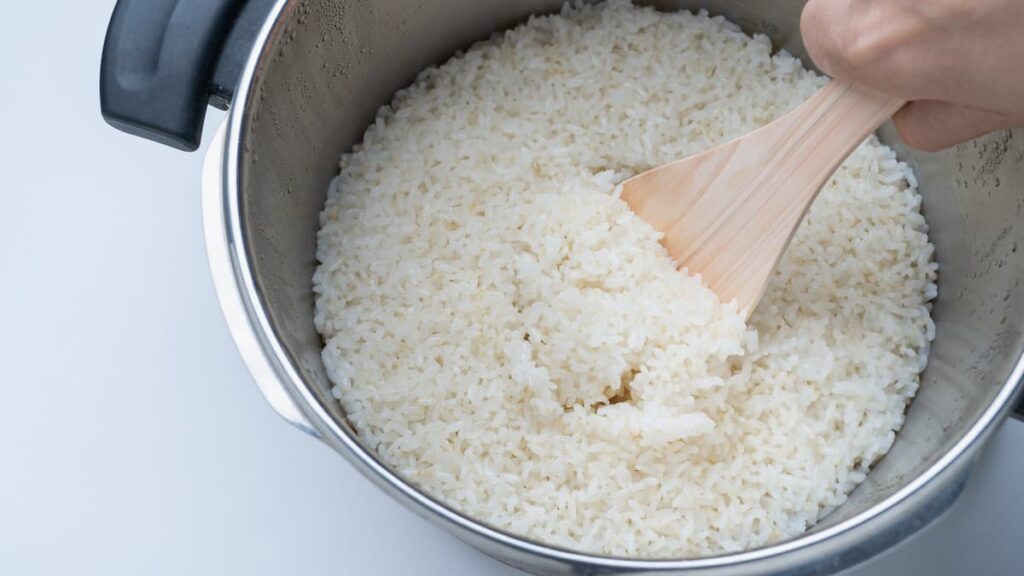 Recetas populares de arroz en olla express y su tiempo de cocción