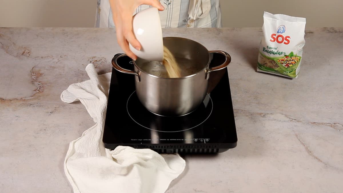Arroz con gulas: receta deliciosa y sencilla