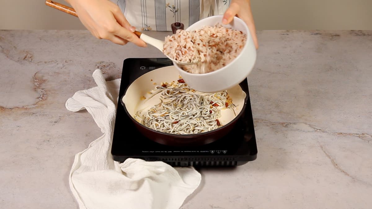 Arroz con gulas: receta deliciosa y sencilla