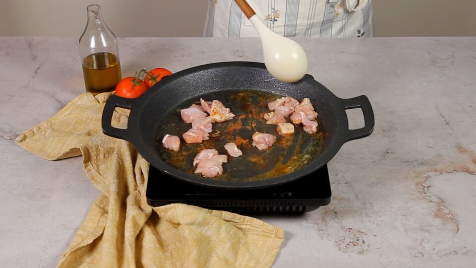 Dorar langostinos y pollo