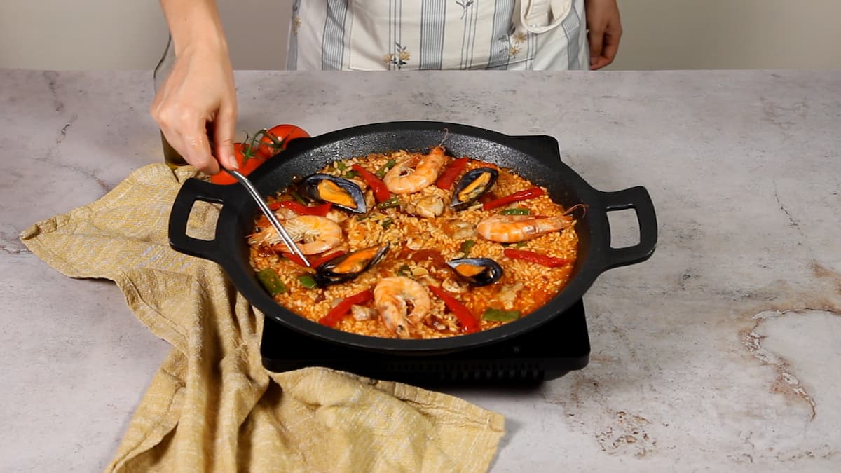 Paella de marisco con pollo: Receta paso a paso