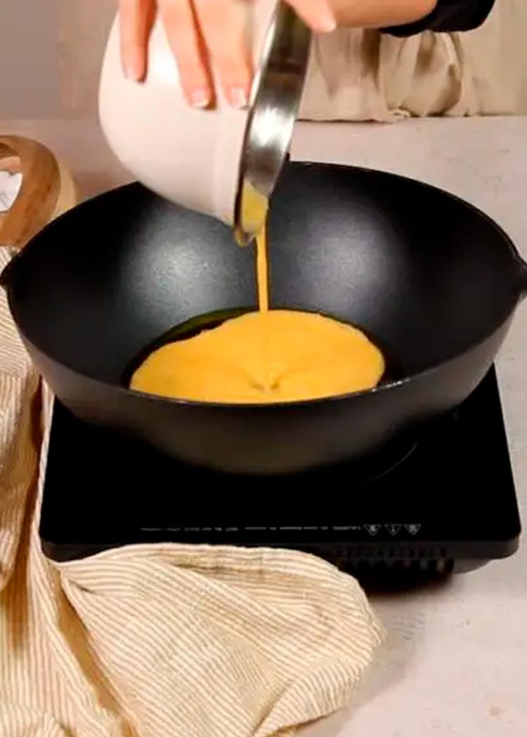 Preparar revuelto para arroz chaufa