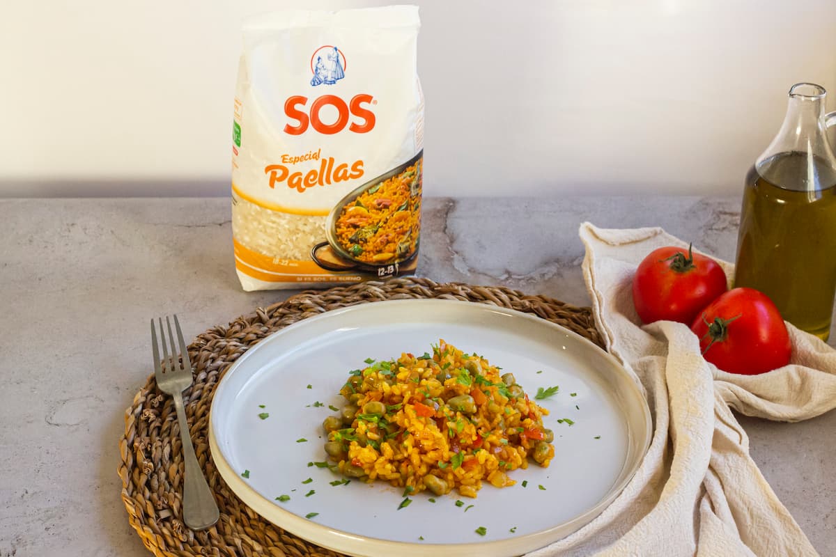 Paella de habas receta tradicional llena de sabor Arroz SOS