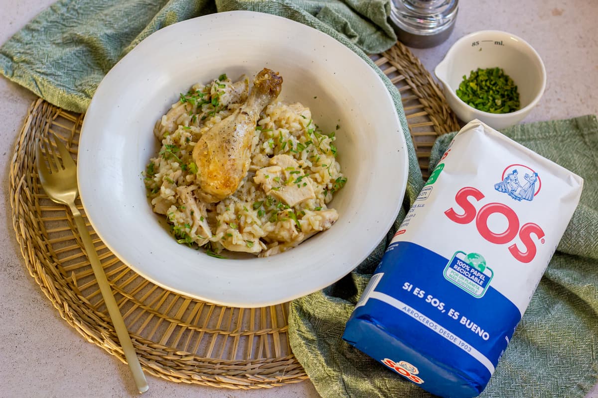 Receta de pollo asado con arroz: ¡Delicioso y fácil de preparar!