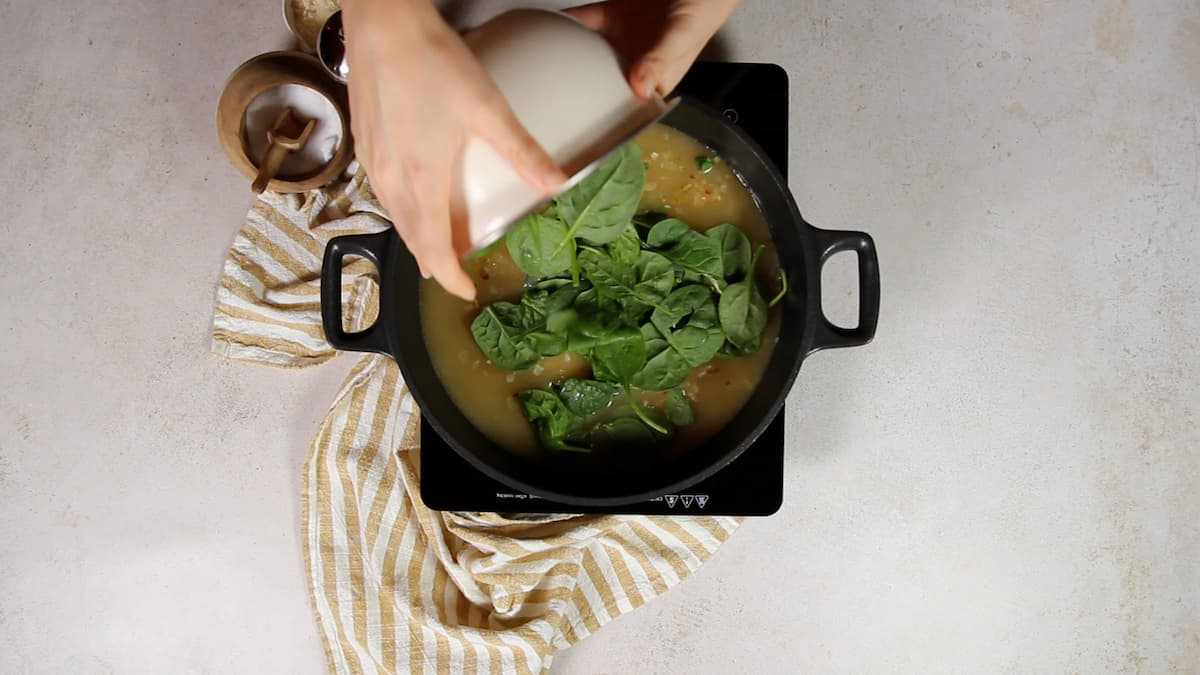 Arroz con espinacas: Nutrición y sabor en tu plato