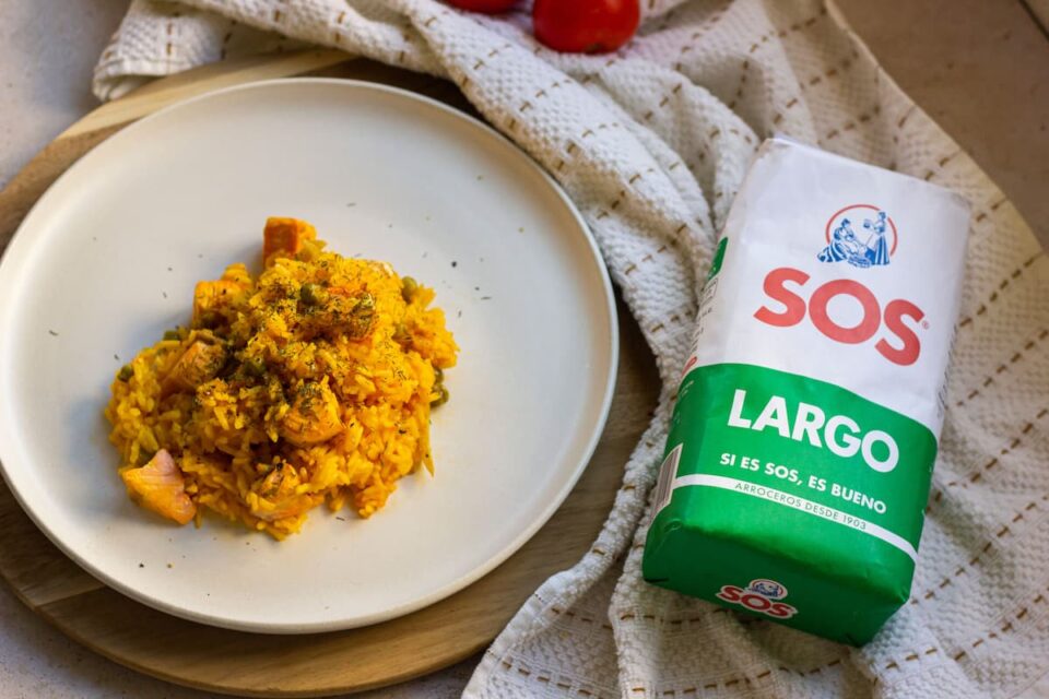 Arroz con salmón a la manera de casa