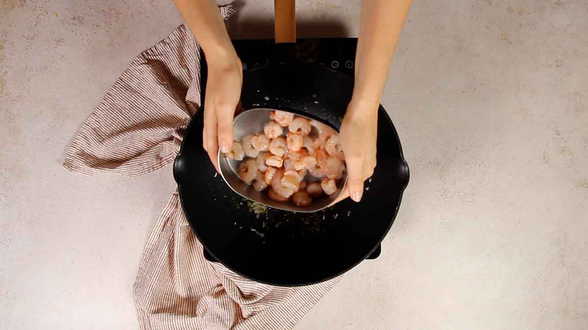 Arroz frito con gambas: receta con sabor asiático en tu mesa