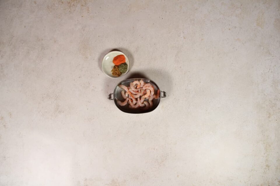 Sazonar los camarones