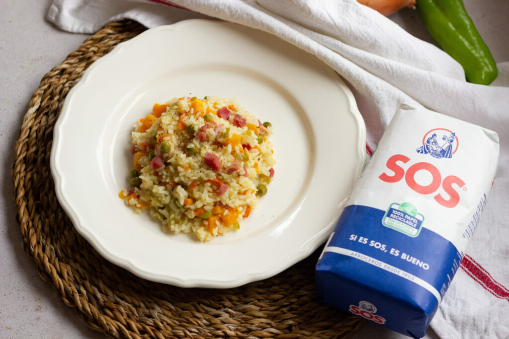 Emplatar el arroz con cosas