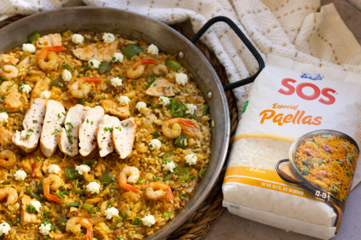 Arroz con pavo, gambas y alioli