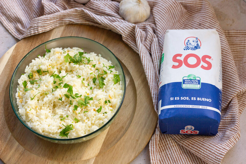 Arroz con ajo, un abrazo mediterráneo en cada bocado