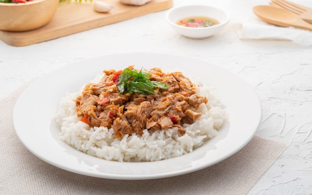 Arroz blanco con atún: ¿contribuye al aumento de peso?