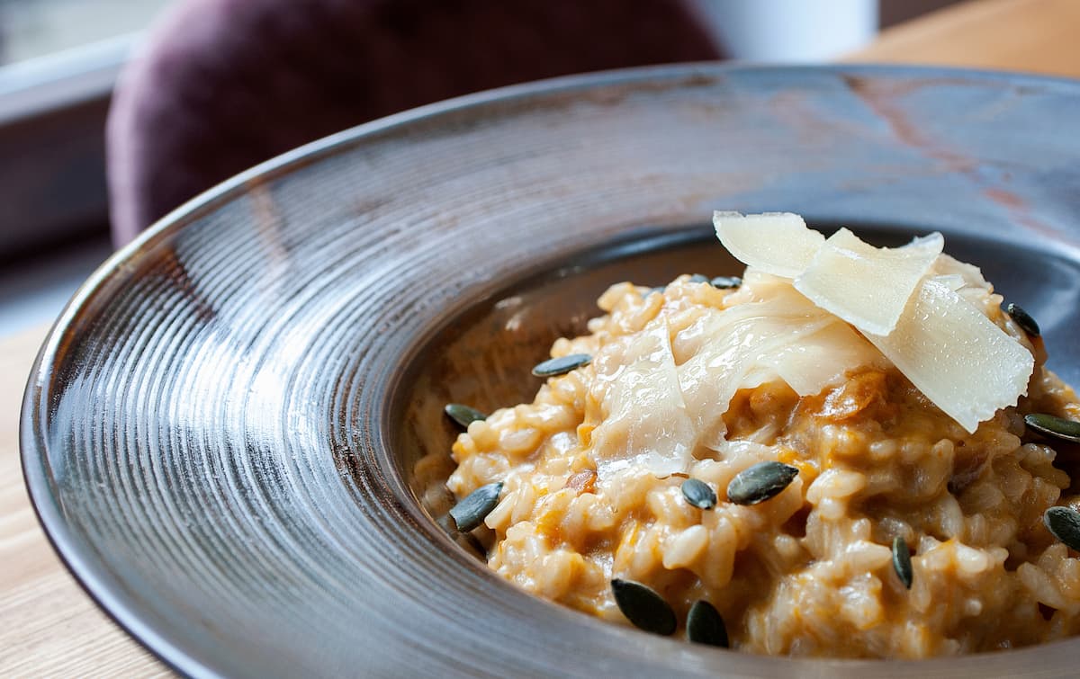 Descubre qué lleva el risotto: Receta y Consejos